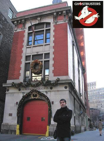 Javi delante del "cuartel general" de los Cazafantasmas, en Tribeca (Nueva York)