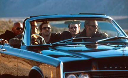 "Los Reyes del Crimen" ("3.000 Miles to Graceland", 2001)