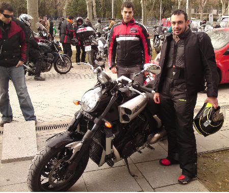 Jorge y Carlos con la super moto
