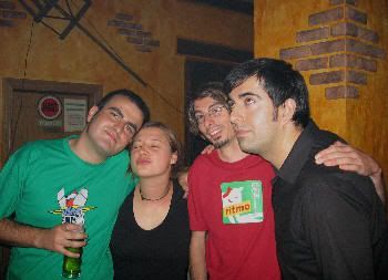 Con Miguel (camiseta de Mazinger Z) y otros amigos