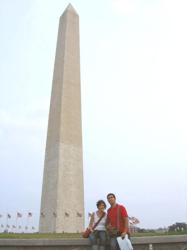 Obelisco de Washington D.C. (o como poner algo obsceno de forma artística y monumental). En la foto apenas se aprecia el tamaño del edificio. Como dato, los puntitos del fondo son personas !!!
