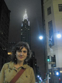 Pilar en NYC. El chrisler building al fondo (verano de 2006)