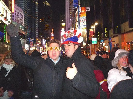 Los dos Javis celebrando el nuevo año en Times Square