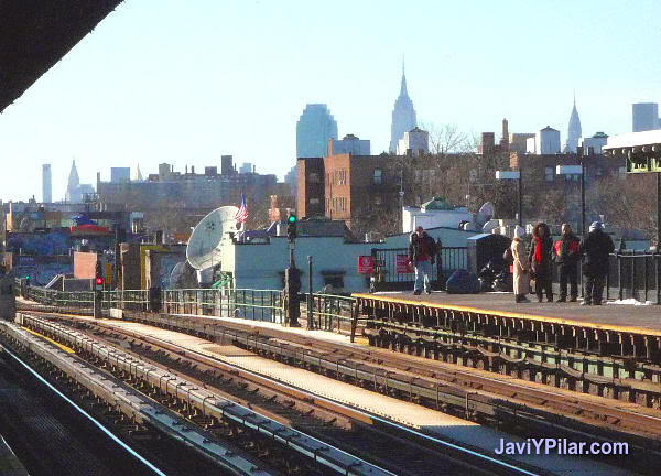 Otra vista de Manhattan desde una estación de metro de Queens