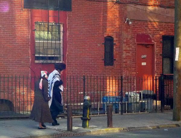 Visitando el barrio judío jasídico de Brooklyn (Nueva York) en Sabbath..