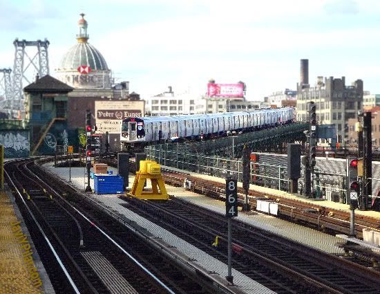 Vista desde el andén del metro en Brooklyn, cerca del barrio judío jasídico