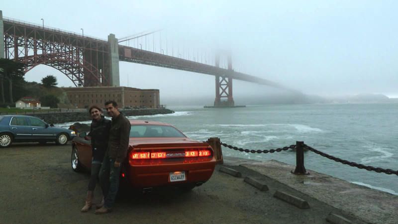 Con el Dodge Challenger y el Golden Gate a la espalda. San Francisco, California. Verano de 2011.