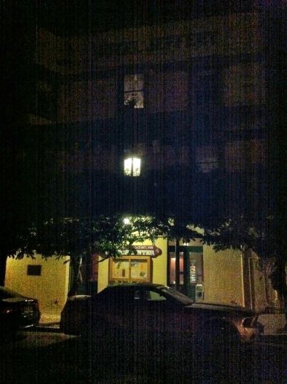 Pasando por Coulterville de noche pero sin quedarnos a dormir en el Hotel Jeffery (verano de 2012)