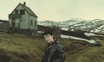Fotograma del videoclip "lifelines" de A-ha