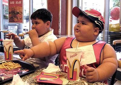 Niño con evidente sobrepeso
