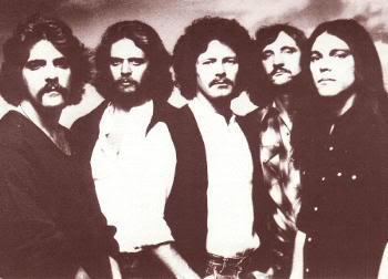 EAGLES (formación de "Hotel California", 1977): Glenn Frey, Don Felder, Don Henley, Joe Walsh y Tim Schmit