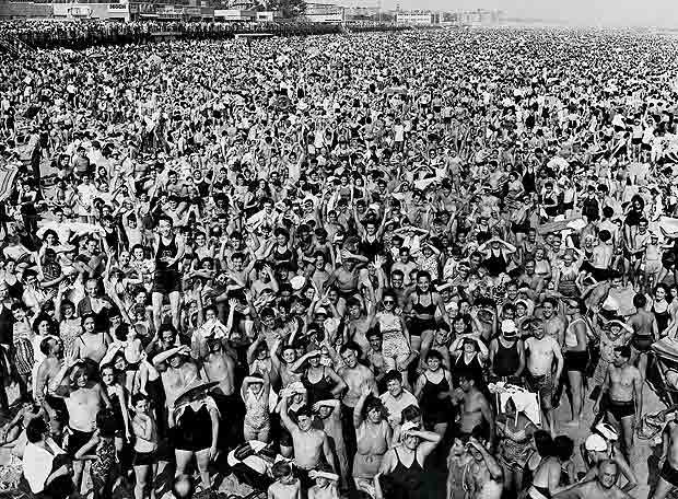 Muchedumbre en Coney Island (Felling, 1939)
