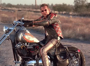 "Dos Duros Sobre Ruedas" ("Harley Davidson and the Marlboro Man", 1991)
