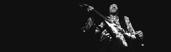 Hendrix tocando su guitarra Gibson Flying V