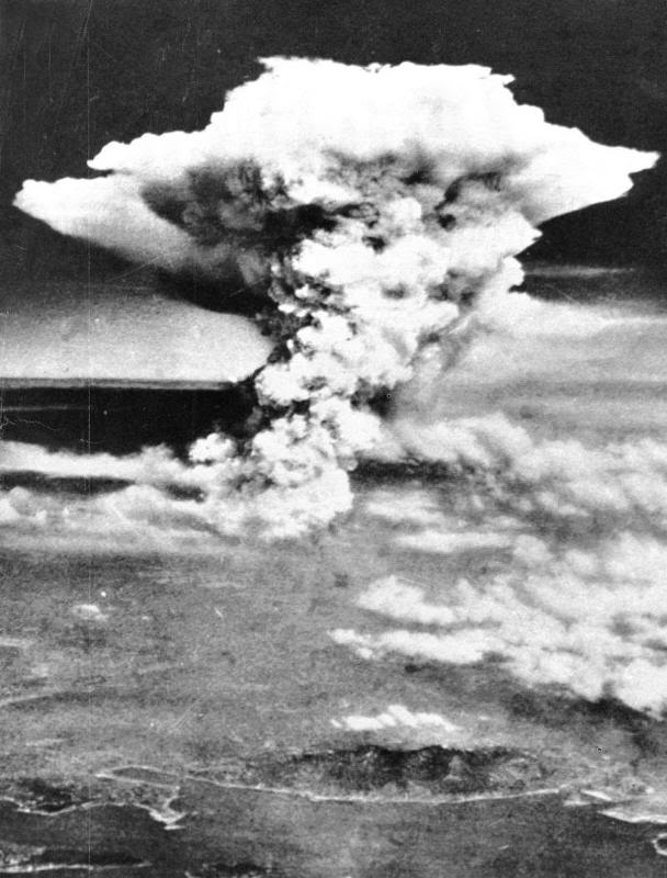 Hongo nuclear provocado por la explosión de la bomba A en Hiroshima (Japón)