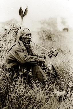 Jefe Buenchico fumando (tribu Snoqualmie)
