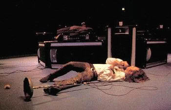 Jim Morrison en estado de embriaguez en un concierto