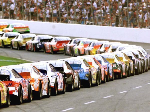 Las carreras de la NASCAR: el rugido de los motores americanos