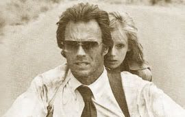 Clint Eastwood acompañado de Sondra Locke en "Ruta Suicida"