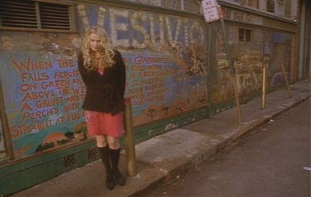 Daryl Hannah posando en el Bar Vesuvio de San Francisco en "Wildflowers" (1999)