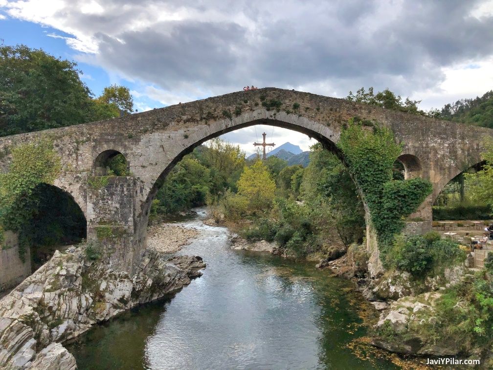 Famoso puente romano de Cangas de Onís (Asturias, España)